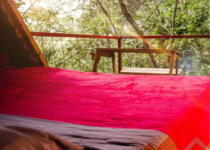Glamping Lomaroja Ecohabs